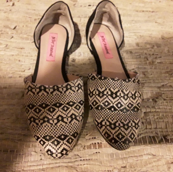 Betsey Johnson Shoes - Betsy Johnson flats